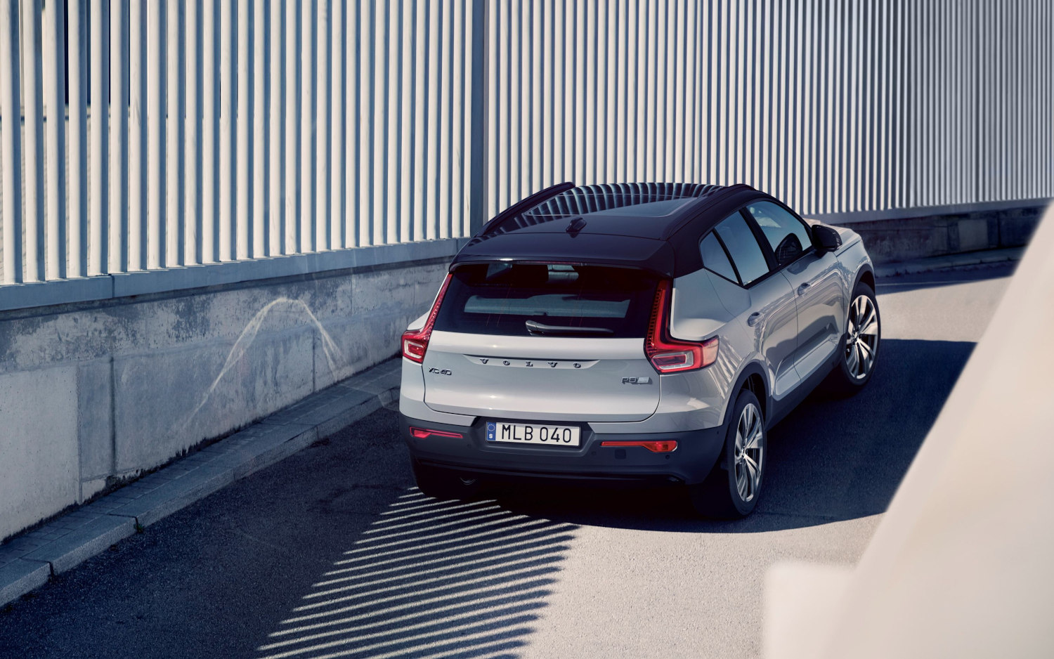 Comparison - Toyota bZ4X 2022 - vs - Volvo XC40 Recharge EV 2021 | SUV ...